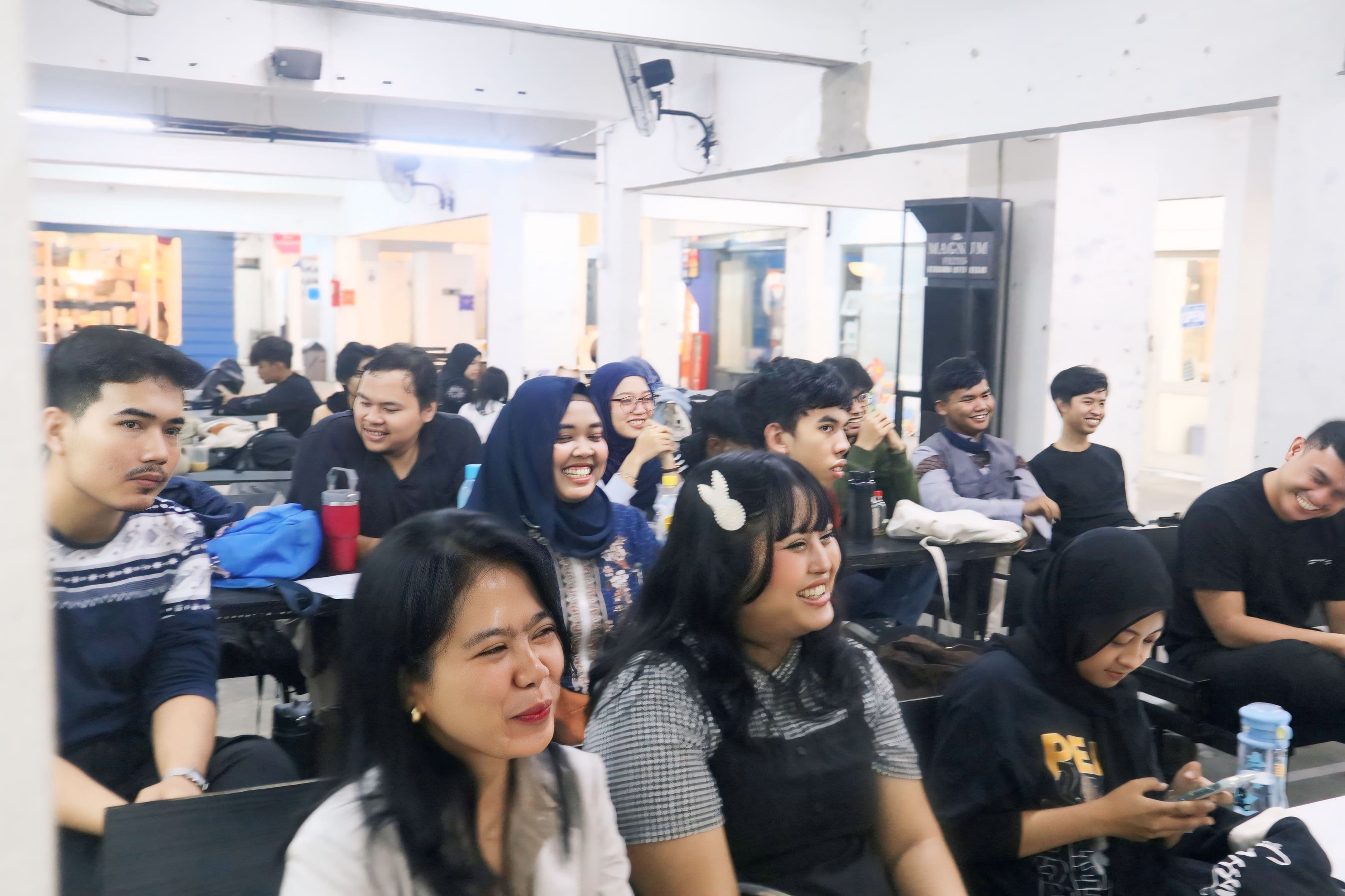 DATANG & BERGABUNG